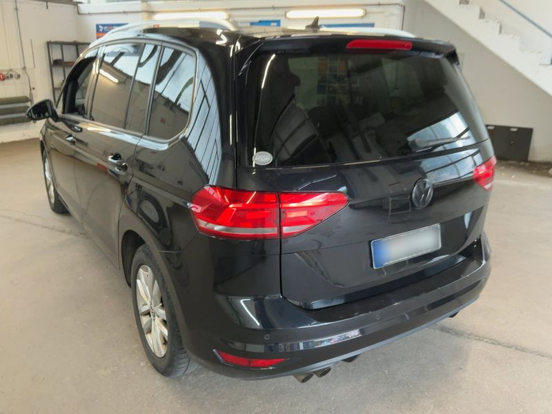 Volkswagen Touran 2.0 TDI Comfortline BlueMotion Tech — zdjęcie 3