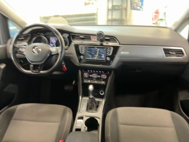 Volkswagen Touran 2.0 TDI Comfortline BlueMotion Tech — zdjęcie 12