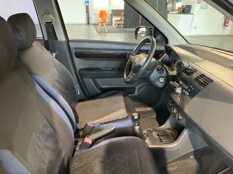 Suzuki Swift 1.3 Comfort — zdjęcie 3