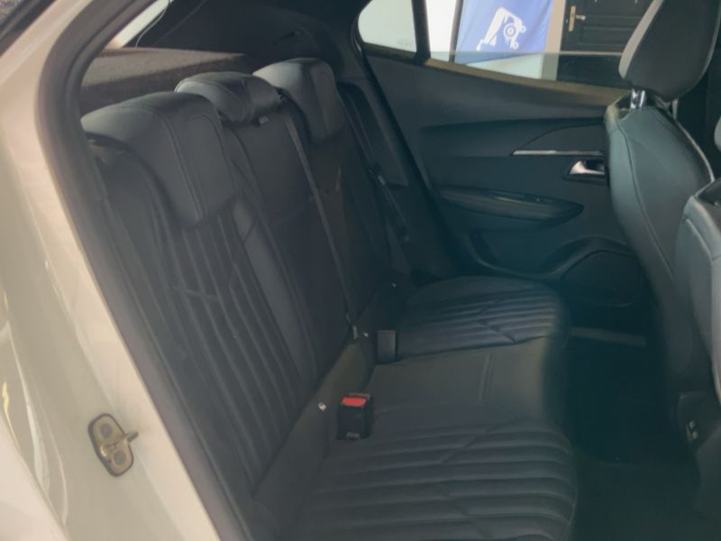 Peugeot 2008 1.2 PureTech GT Pack — zdjęcie 14