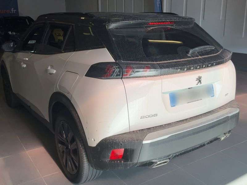 Peugeot 2008 1.2 PureTech GT Pack — zdjęcie 3