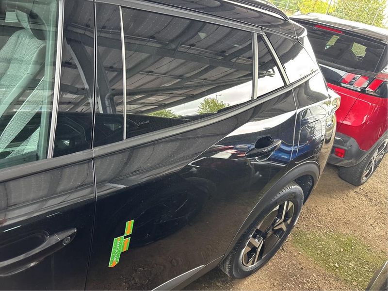 Peugeot 2008 1.2 PureTech Allure — zdjęcie 18