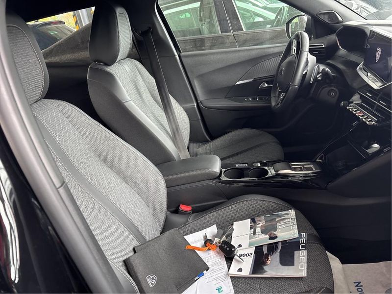 Peugeot 2008 1.2 PureTech Allure — zdjęcie 6