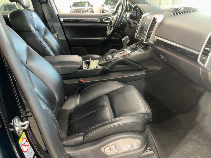 Porsche Cayenne S E-Hybrid Platinum Edition — zdjęcie 11