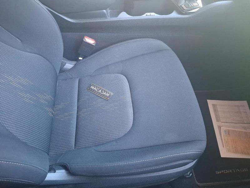 Kia Sportage 1.6 TGDI Hybrid Active — zdjęcie 17