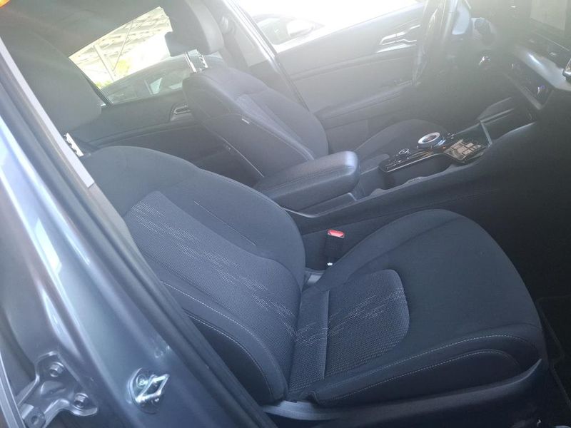 Kia Sportage 1.6 TGDI Hybrid Active — zdjęcie 6
