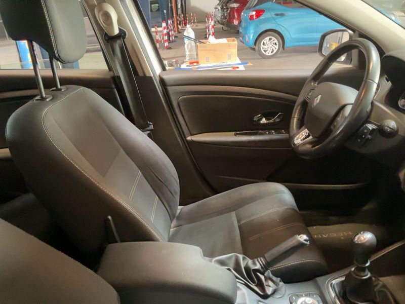 Renault Megane 1.5 dCi Business — zdjęcie 11