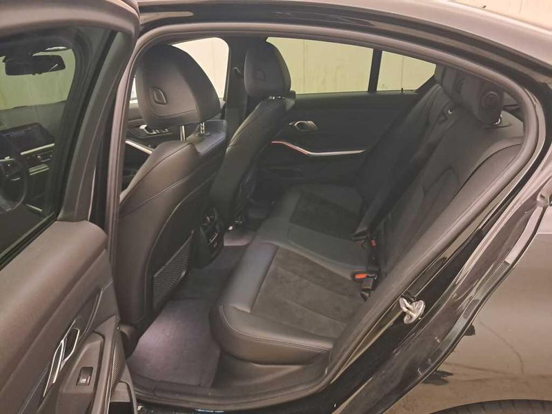 BMW 3er 318i M Sport — zdjęcie 14