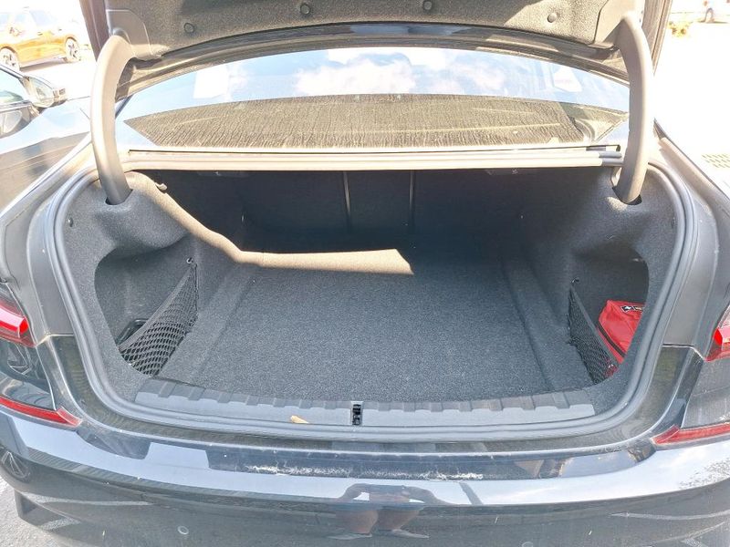 BMW 3er 318i M Sport — zdjęcie 6