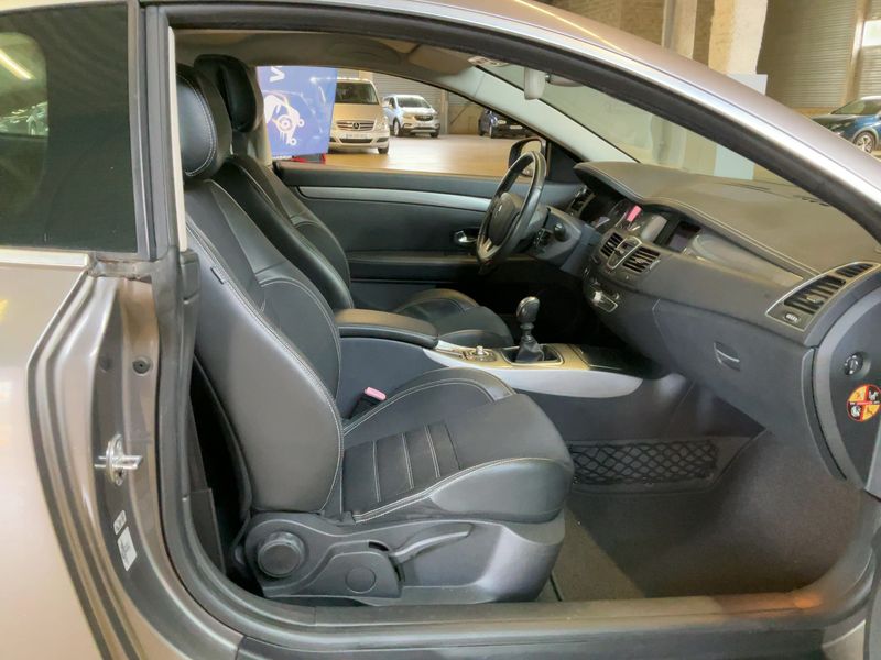 Renault Laguna 2.0 dCi Black Edition — zdjęcie 11
