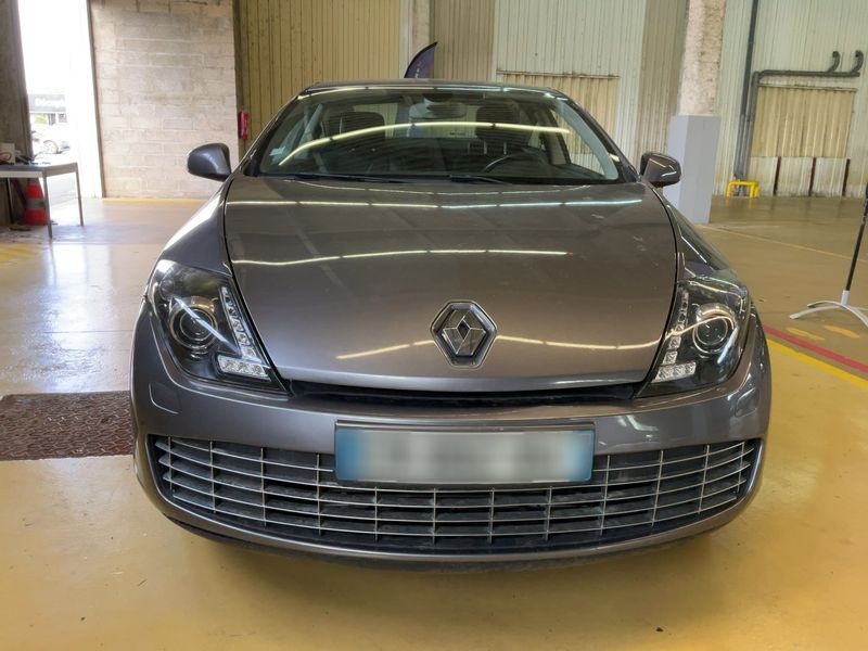 Renault Laguna 2.0 dCi Black Edition — zdjęcie 9