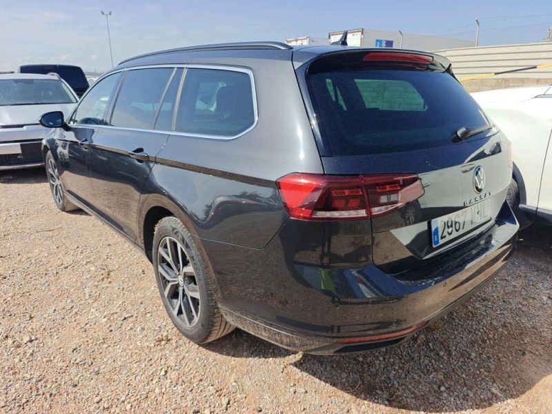 Volkswagen Passat 2.0 TDI Business — zdjęcie 3