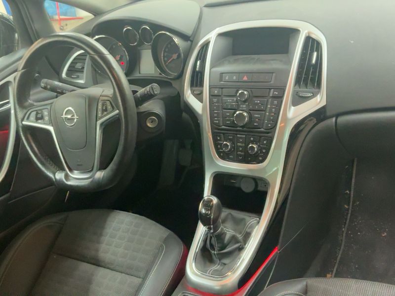 Opel Astra GTC 1.4 Turbo Innovation — zdjęcie 12