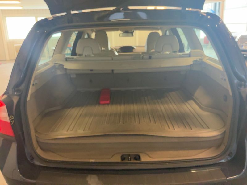 Volvo V70 2.5 T Kinetic — zdjęcie 10