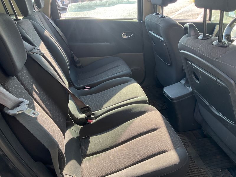 Renault Scenic 1.5 dCi Dynamique — zdjęcie 19
