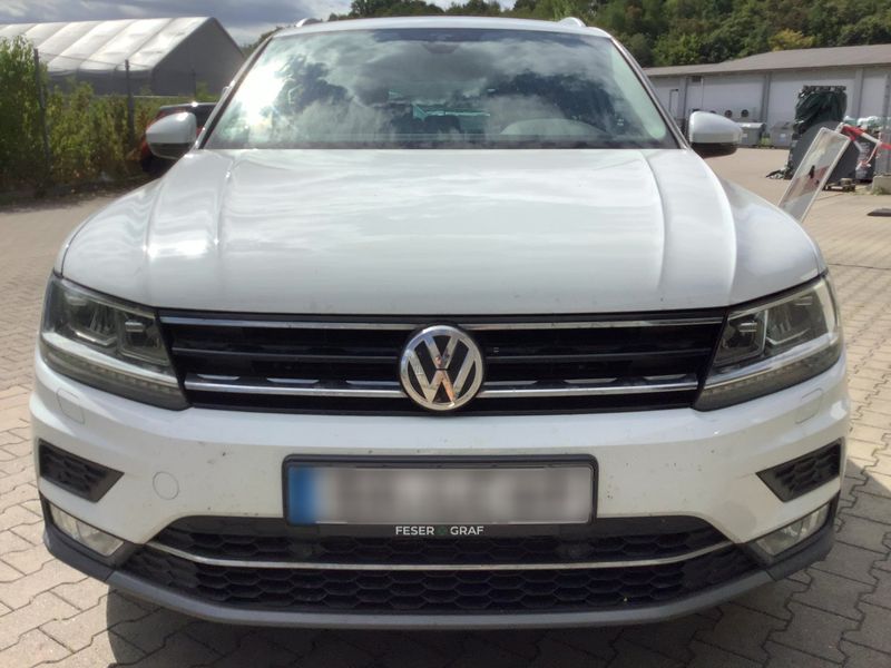 Volkswagen Tiguan 2.0 TDI Highline 4Motion BlueMotion Tech — zdjęcie 9