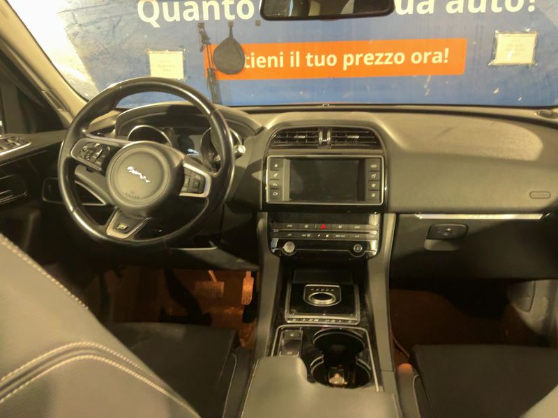 Jaguar F-Pace 30d R-Sport AWD — zdjęcie 12