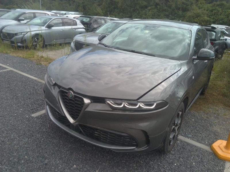 Alfa Romeo Tonale 1.3 Plug-in Hybrid Ti AWD — zdjęcie 1