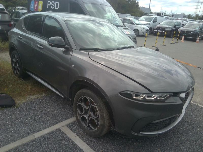 Alfa Romeo Tonale 1.3 Plug-in Hybrid Ti AWD — zdjęcie 4