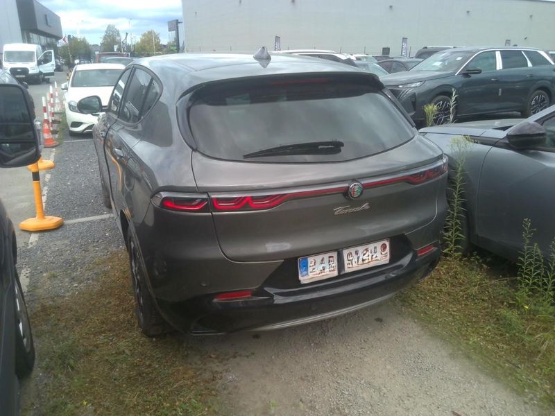 Alfa Romeo Tonale 1.3 Plug-in Hybrid Ti AWD — zdjęcie 2
