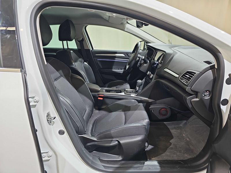 Renault Megane 1.5 BLUE dCi Intens — zdjęcie 10
