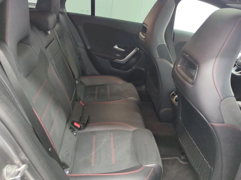 Mercedes-Benz CLA-Klasse CLA 180 Shooting Brake AMG Line — zdjęcie 22