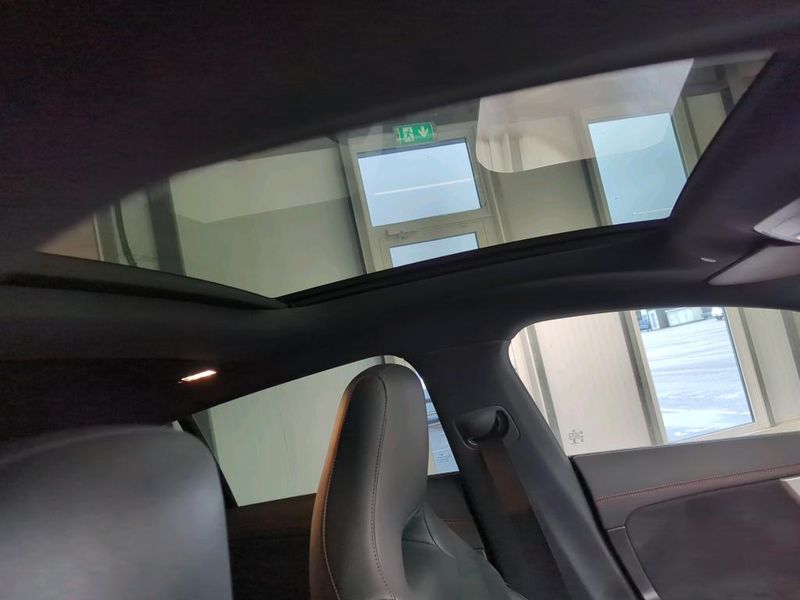 Mercedes-Benz CLA-Klasse CLA 180 Shooting Brake AMG Line — zdjęcie 19