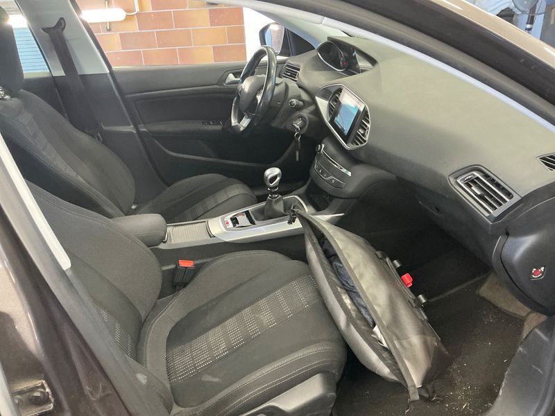 Peugeot 308 1.2 e-THP Allure — zdjęcie 3