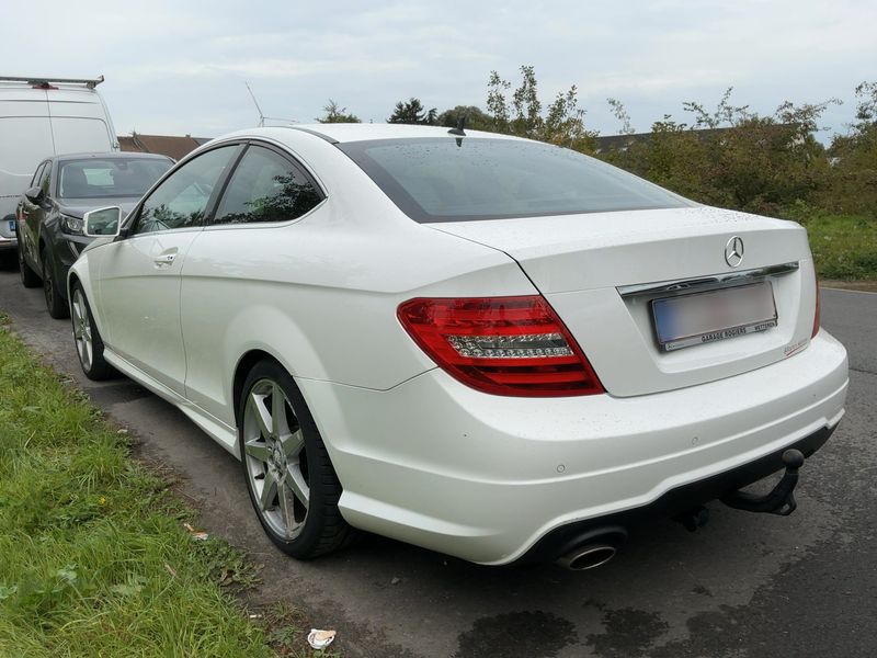 Mercedes-Benz C-Klasse C 180 CGI BlueEfficiency — zdjęcie 3