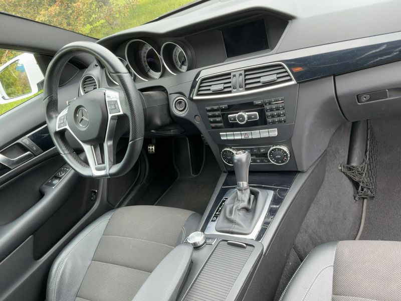Mercedes-Benz C-Klasse C 180 CGI BlueEfficiency — zdjęcie 12