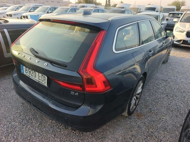 Volvo V90 2.0 D4 BUSINESS PLUS — zdjęcie 4