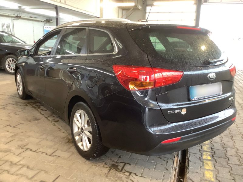 Kia cee'd 1.6 CRDi Dream Team — zdjęcie 3