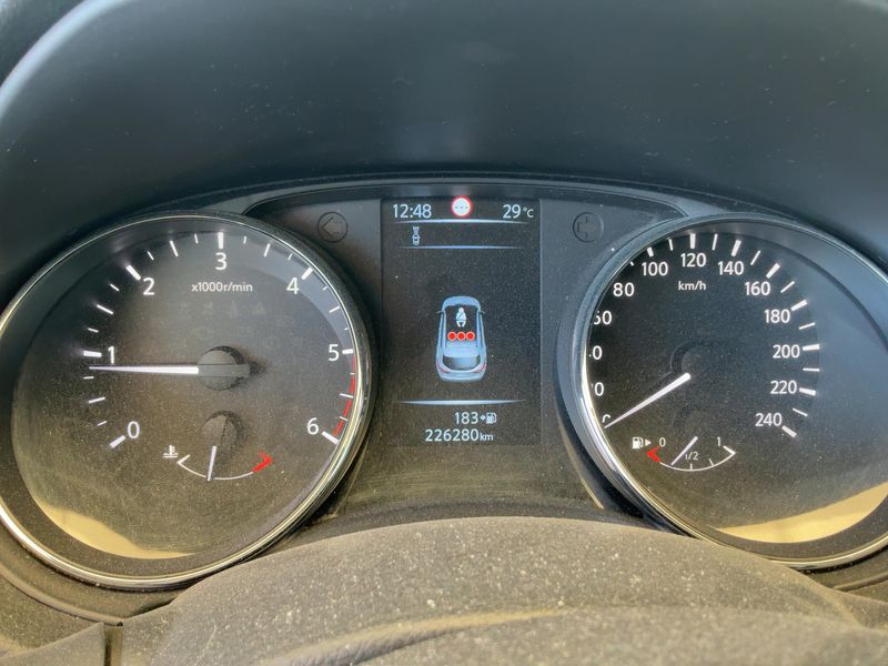 Nissan Qashqai 1.5 Turbodiesel N-Connecta — zdjęcie 13