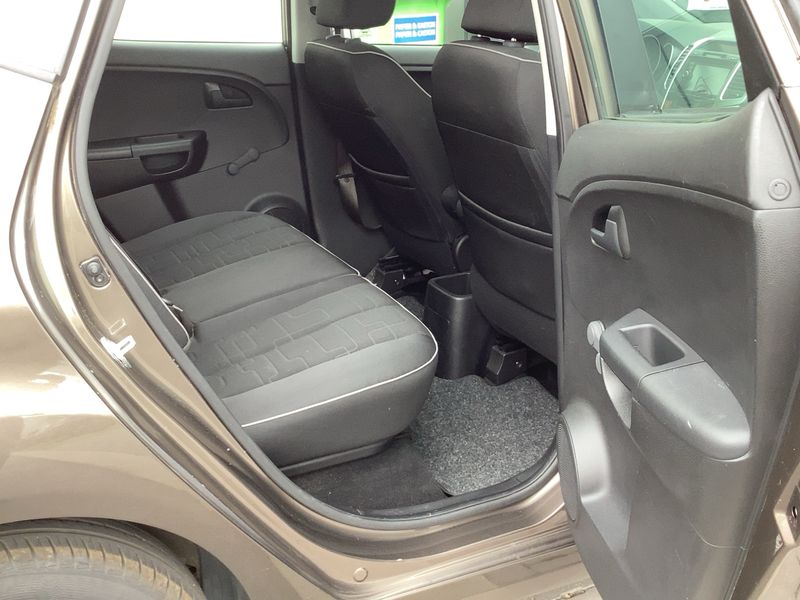 Kia Venga 1.6 Active — zdjęcie 14