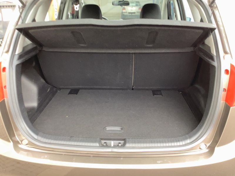 Kia Venga 1.6 Active — zdjęcie 10