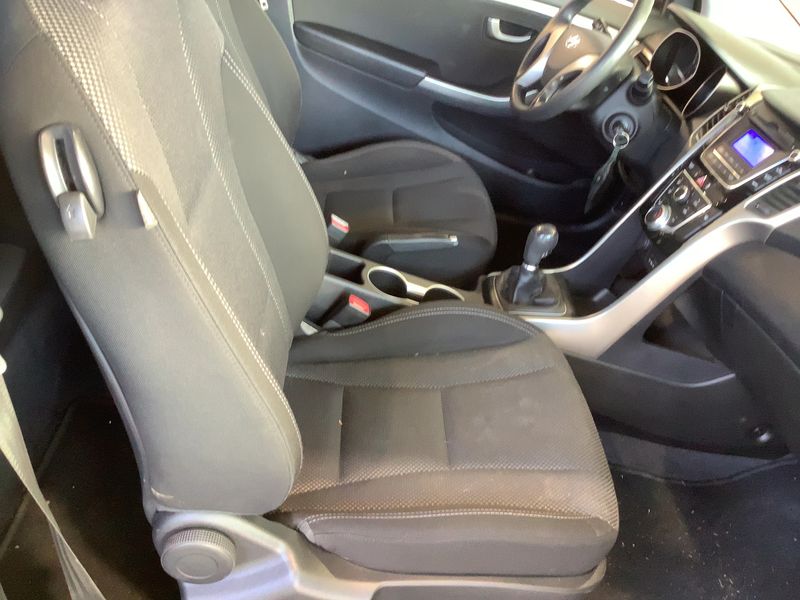 Hyundai i30 1.4 Classic — zdjęcie 11