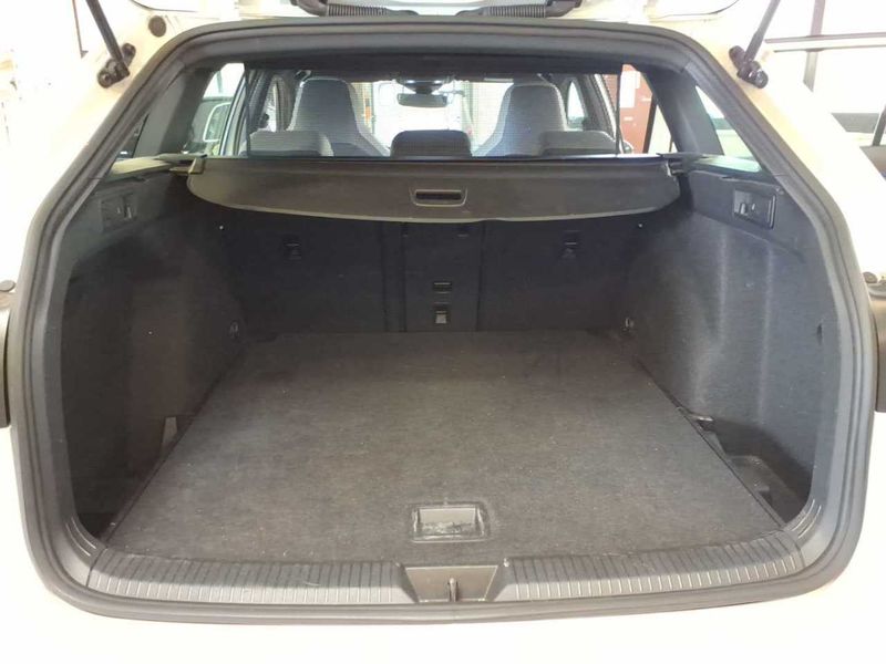 Volkswagen Golf VIII 2.0 TDI R-Line — zdjęcie 5