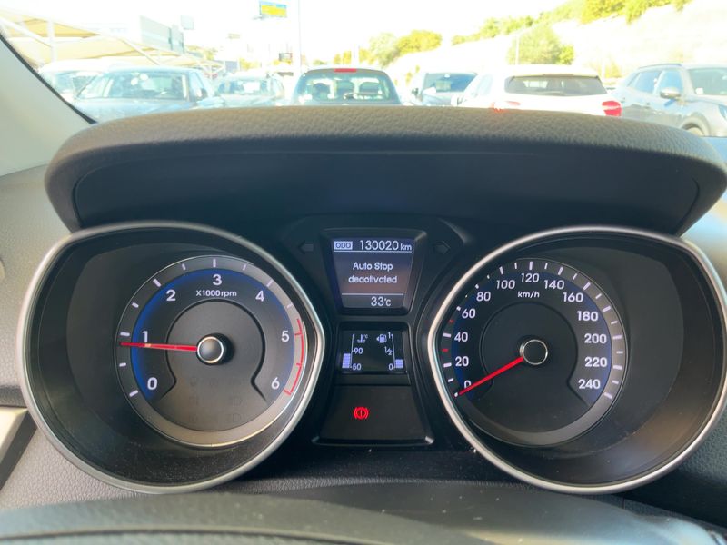 Hyundai i30 1.4 CRDi Essence — zdjęcie 13