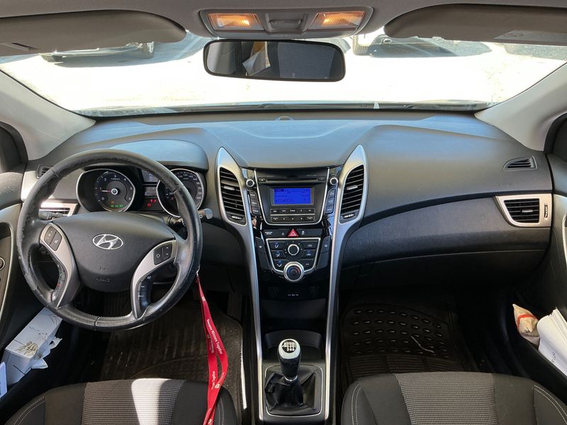 Hyundai i30 1.4 CRDi Essence — zdjęcie 12