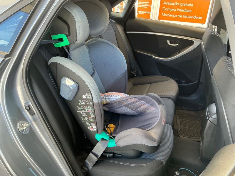Hyundai i30 1.4 CRDi Essence — zdjęcie 14