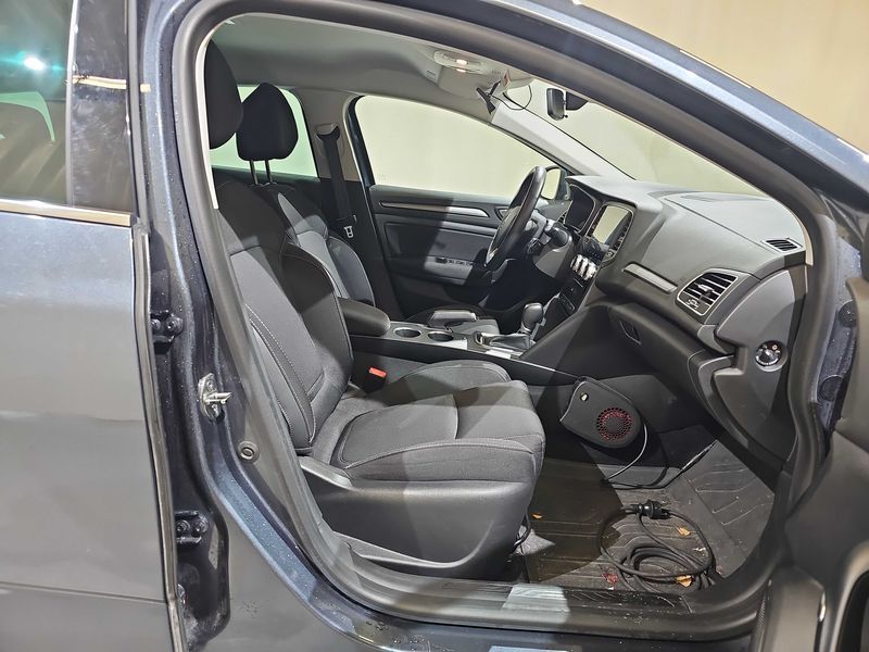 Renault Megane 1.5 BLUE dCi Techno — zdjęcie 10