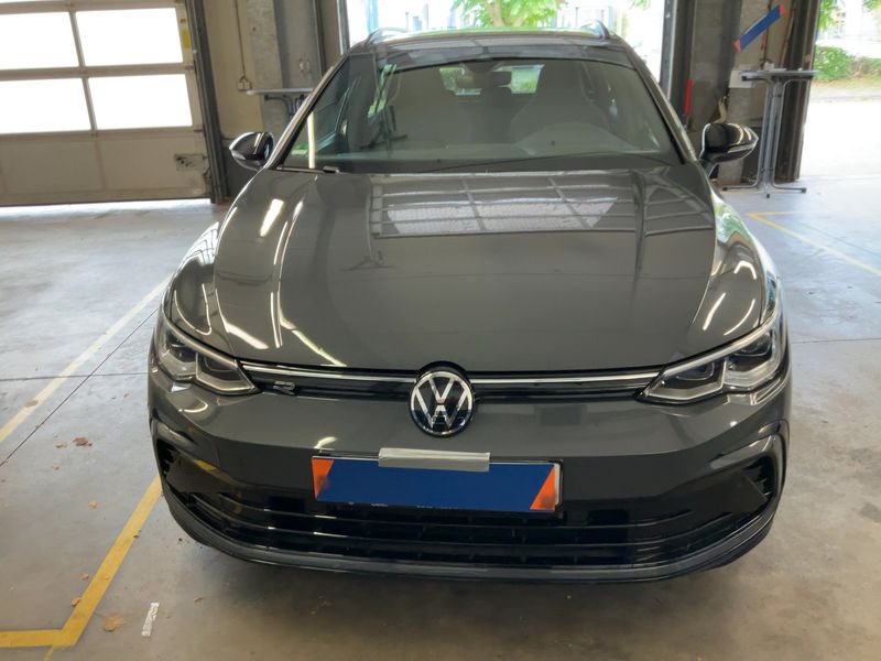 Volkswagen Golf VIII 2.0 TSI R-Line — zdjęcie 9