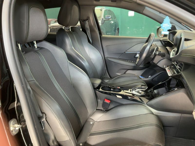 Peugeot 208 1.2 PureTech GT Line — zdjęcie 11