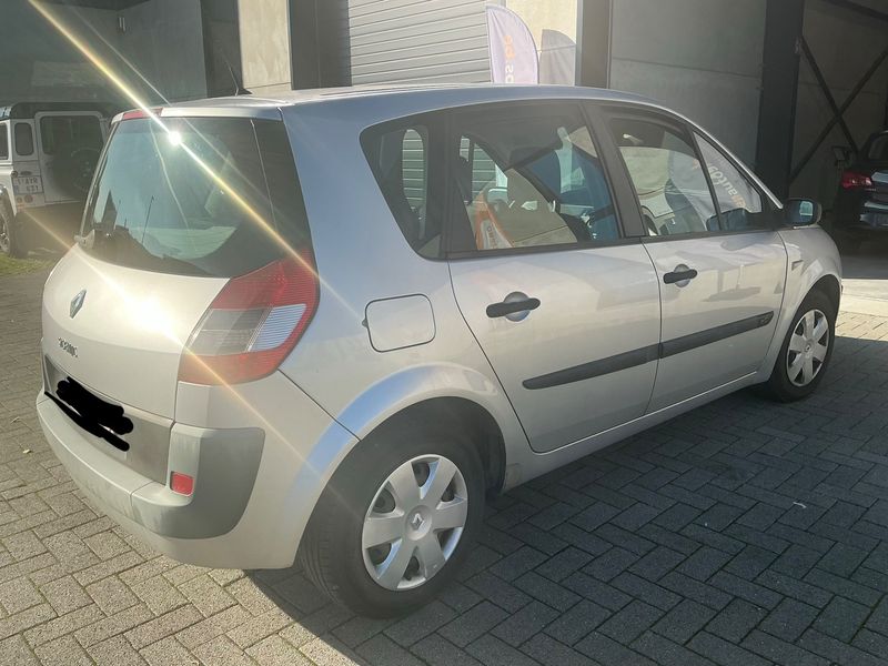 Renault Scenic 1.5 dCi Authentique Confort — zdjęcie 2