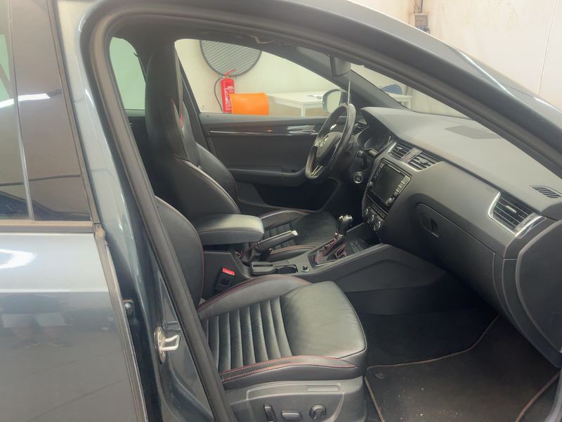 Skoda Octavia 2.0 TDI RS — zdjęcie 11