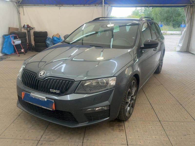 Skoda Octavia 2.0 TDI RS — zdjęcie 1