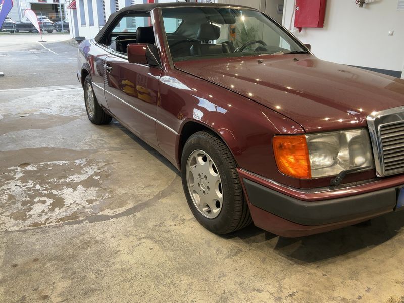 Mercedes-Benz E-Klasse 300 CE Cabrio — zdjęcie 8