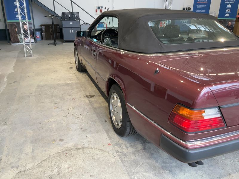 Mercedes-Benz E-Klasse 300 CE Cabrio — zdjęcie 3