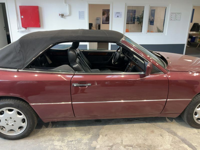 Mercedes-Benz E-Klasse 300 CE Cabrio — zdjęcie 7
