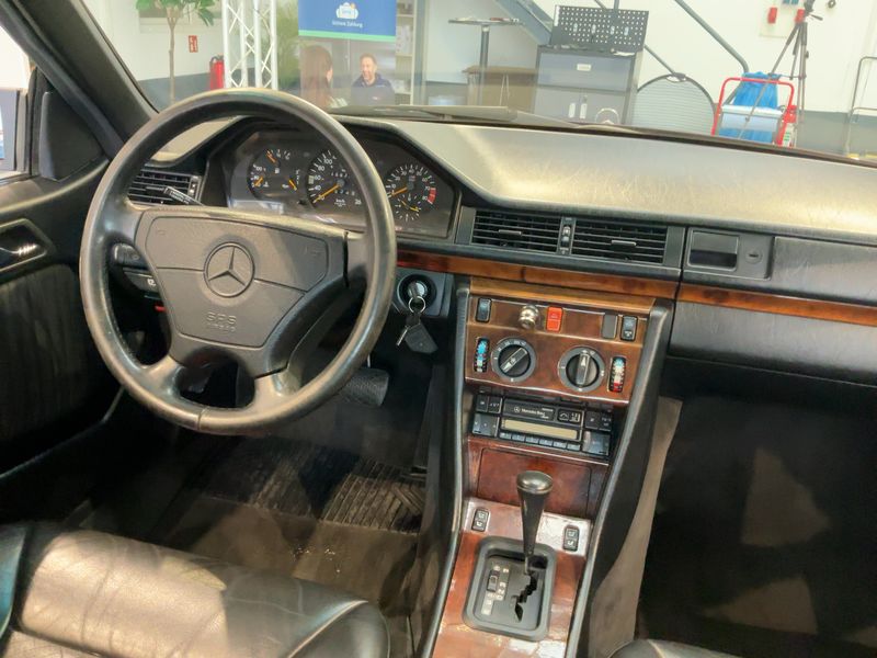 Mercedes-Benz E-Klasse 300 CE Cabrio — zdjęcie 12